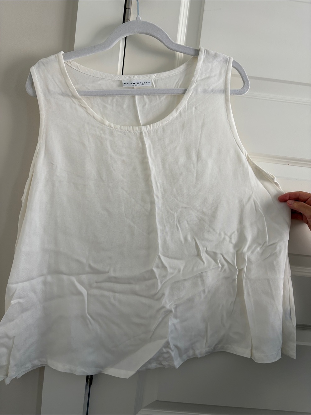 Bryn Walker Large Tencel White Scoop Neck Sleeveless tank